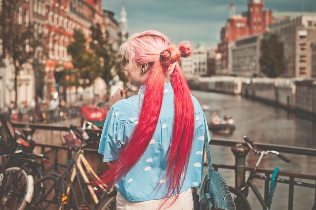 meisjes ontmoeten in Delft